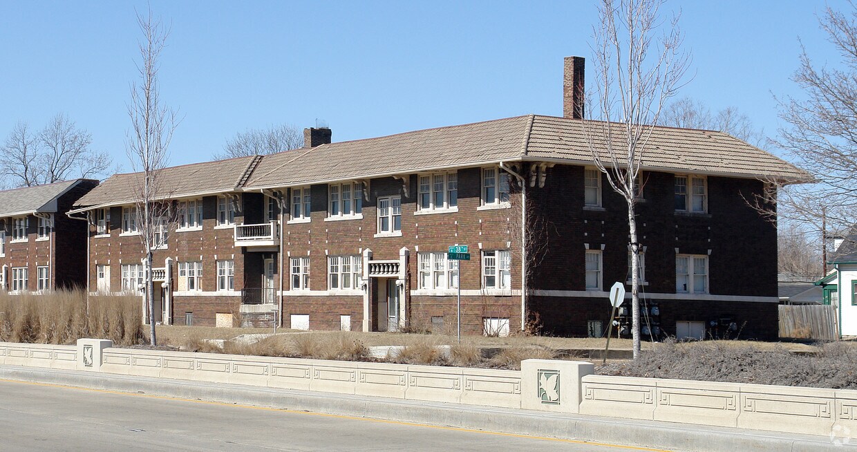Primary Photo - 546 E 38th St