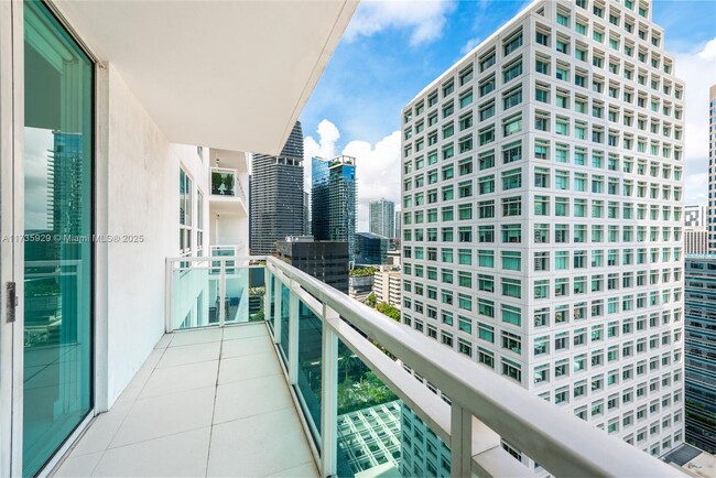 Building Photo - 950 Brickell Bay Dr