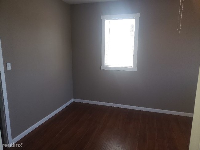 Building Photo - 3 br, 1 bath Apartment - 1308 51st Ave