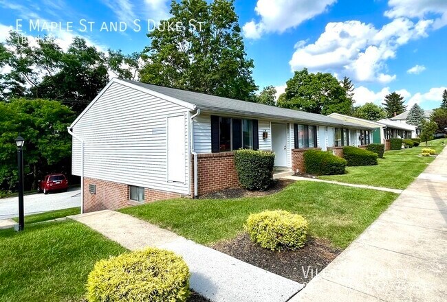 Building Photo - 501 E Maple St