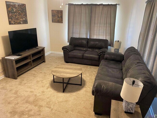 Foto del edificio - 1018 S Mire Ave