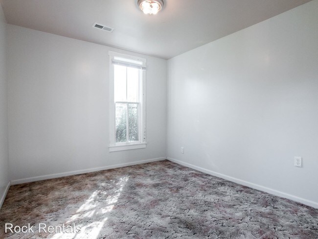 Building Photo - 2 br, 1 bath House - 111 N Speare