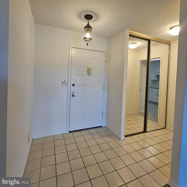 Foto del edificio - 8340 Greensboro Dr
