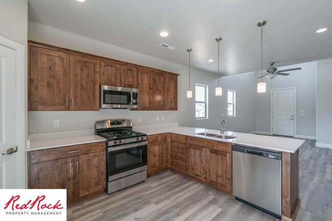 Foto del edificio - Beautiful Townhome in Hurricane Heights!