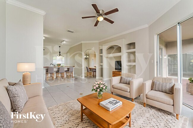 Building Photo - 3600 Molona Dr