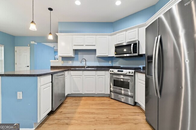 Building Photo - 5495 Hampton Ct