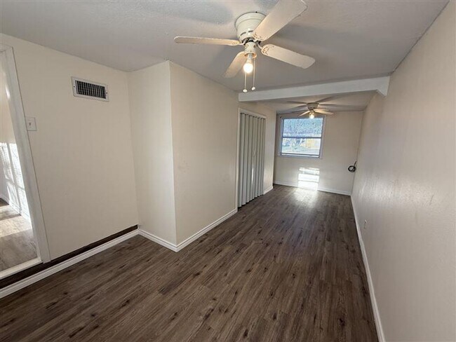 Foto del edificio - Charming 4-Bed Home — Freshly Rehabbed AVAILABLE NOW!