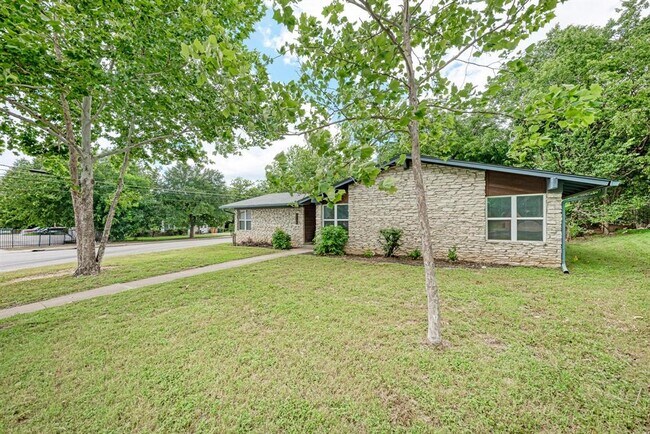 Building Photo - 6700 Kings Point