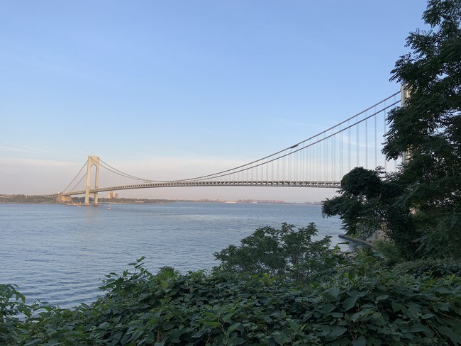 Foto del edificio - 9281 Shore Rd