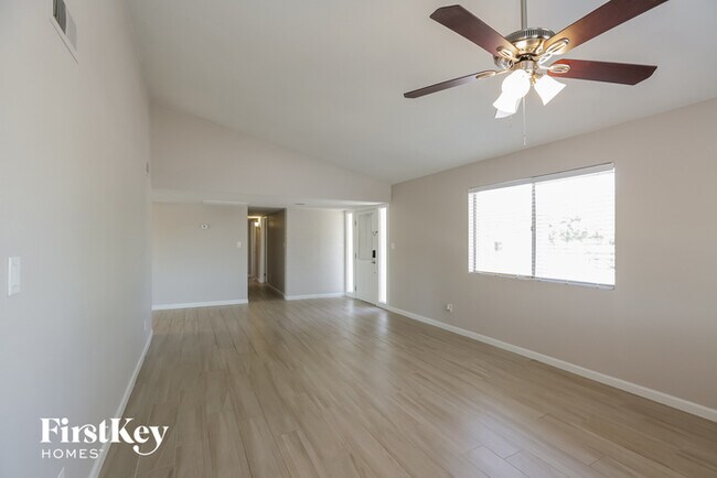 Building Photo - 3403 S Terrace Rd