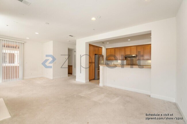 Building Photo - 400 Live Oak Way