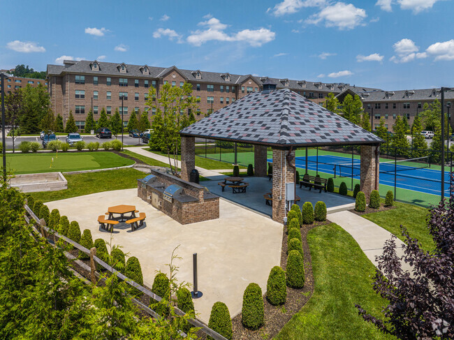Building Photo - The Manor at Totowa