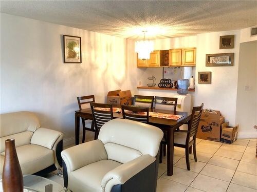 Primary Photo - 10163 Twin Lakes Dr