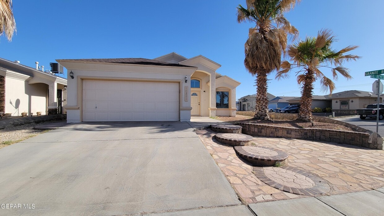 14281 Gil Reyes Dr, El Paso, TX 79938 House for Rent in El Paso, TX