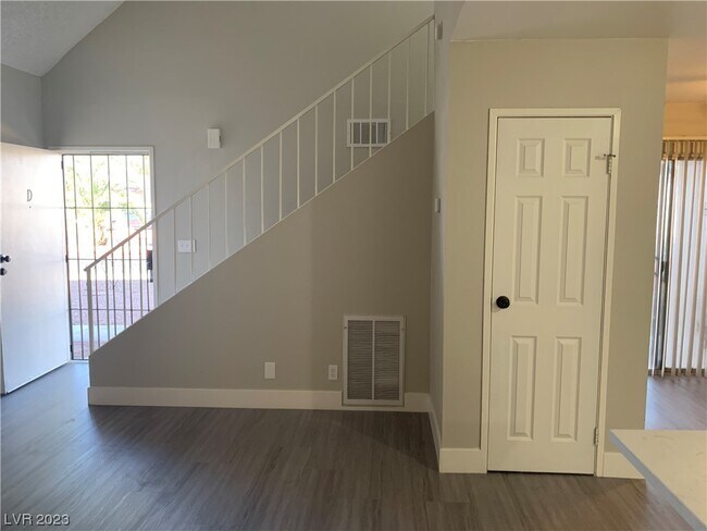 Foto del edificio - 5187 Garden Ln