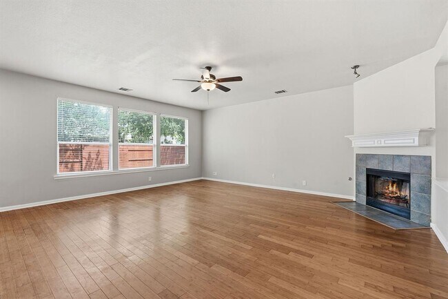 Foto del edificio - 4036 Barlow Dr