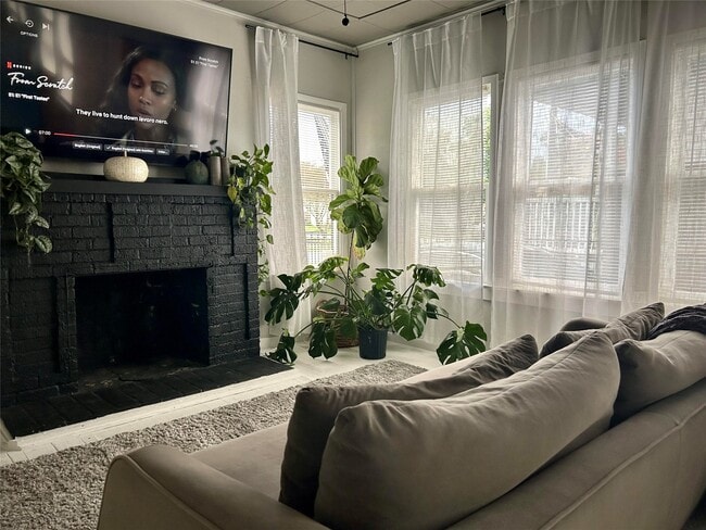 Building Photo - 208 Vincent St