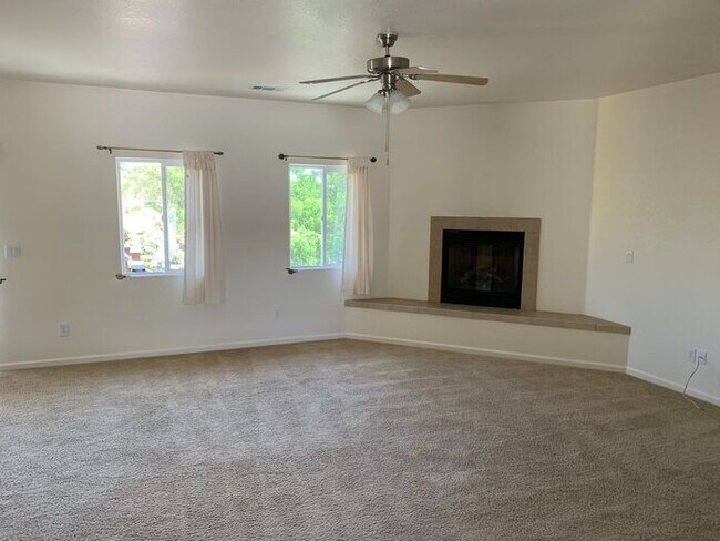 Building Photo - 425 Montebello Oaks Dr