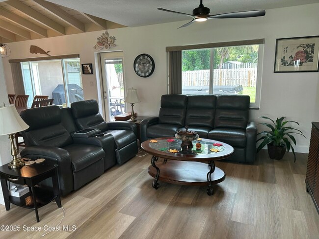 Building Photo - 574 Dianne Dr