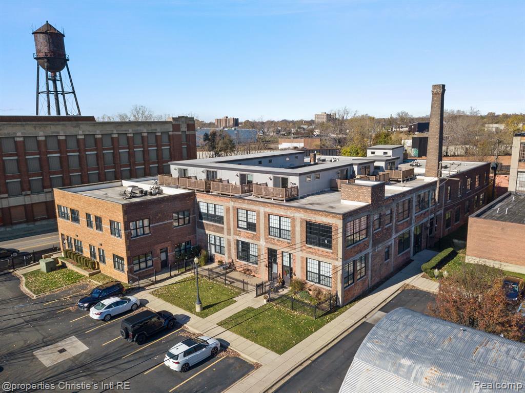 Primary Photo - 5766 Trumbull Ave