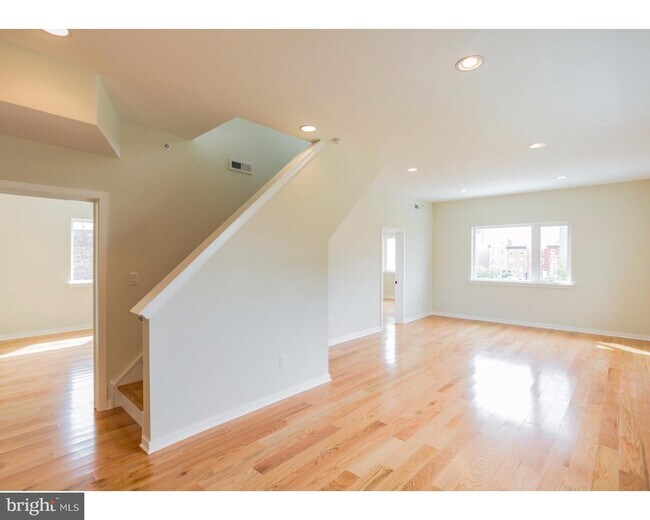 Building Photo - 1326 N 5th St