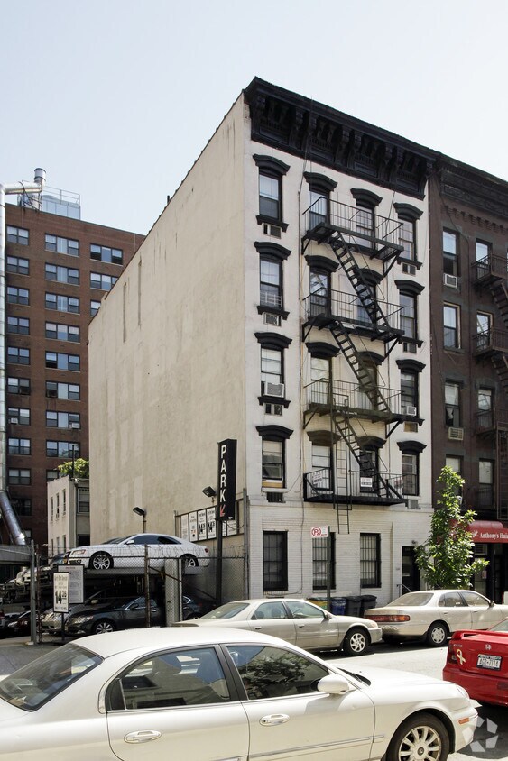 Primary Photo - 213 E 26th St