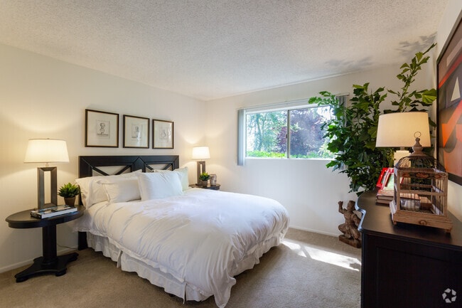 1BR, 1BA - 755 SF - The Aspens Bear