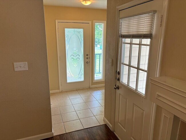 Foto del edificio - 2607 Howellwood Wy