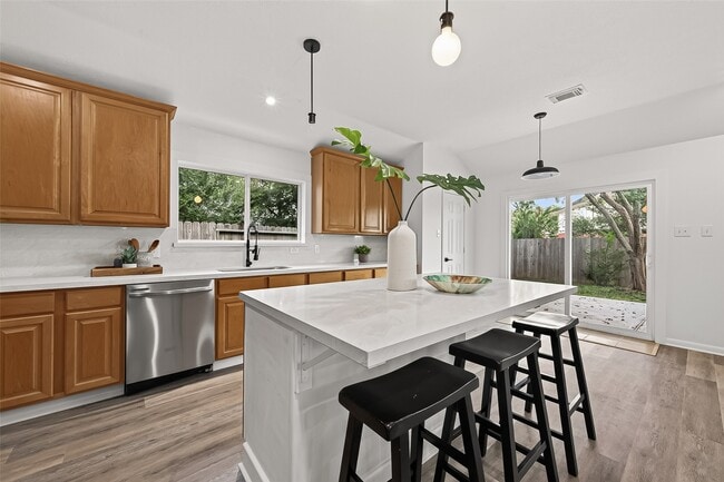 Foto del edificio - 5535 Gable Meadows Dr