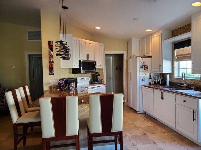 Building Photo - 15382 Queen Angel Way