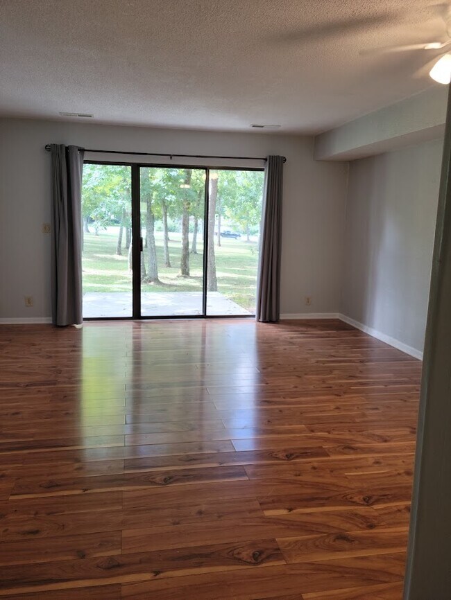 Building Photo - 96 Wilshire Heights Dr
