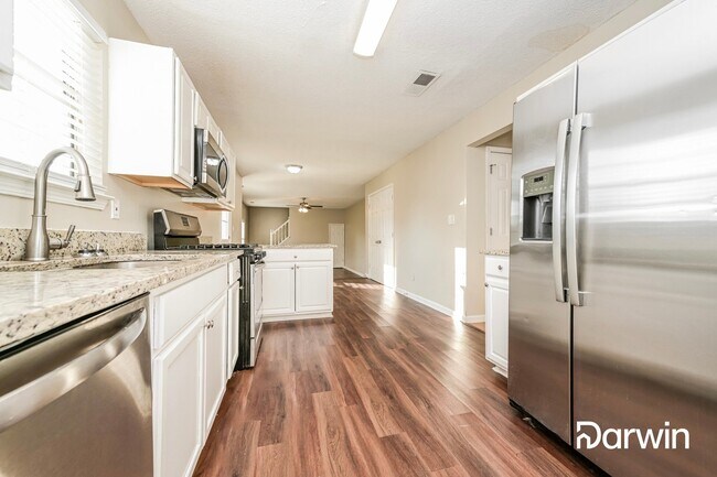 Building Photo - 3483 Riverview Chase Dr
