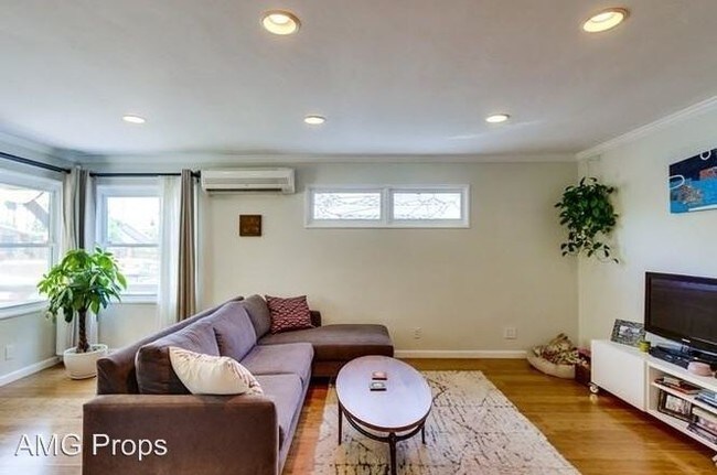 Foto del edificio - 2 br, 1 bath Apartment - 3054 Nile Street