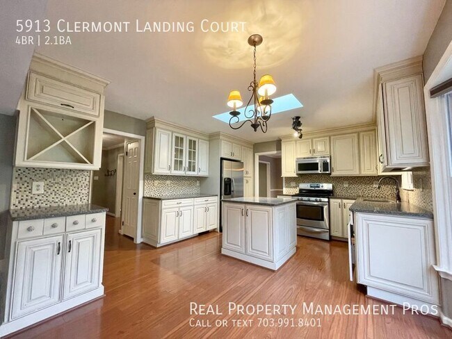 Photo - 5913 Clermont Landing Ct House