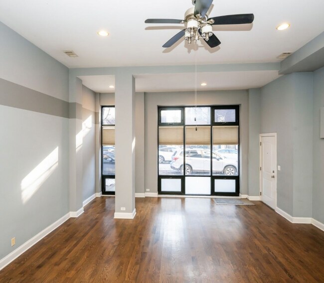 Foto del edificio - 3109 W Augusta Blvd