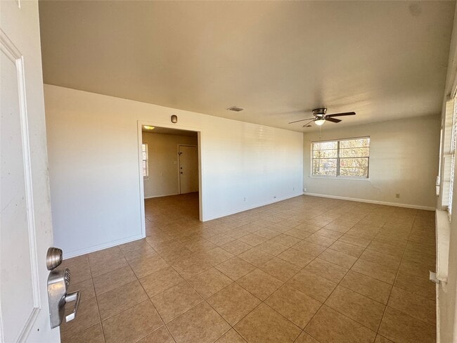 Foto del edificio - 2205 Farr St