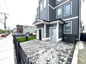Building Photo - 39 Rich St
