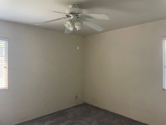 Building Photo - 3 bedroom 1 bath sweet home