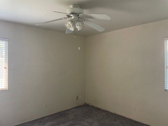 Foto del edificio - 3 bedroom 1 bath sweet home