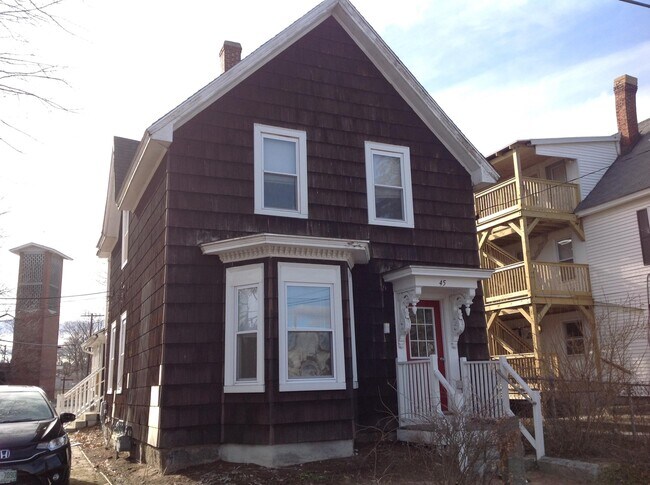Building Photo - 77 Ferry St