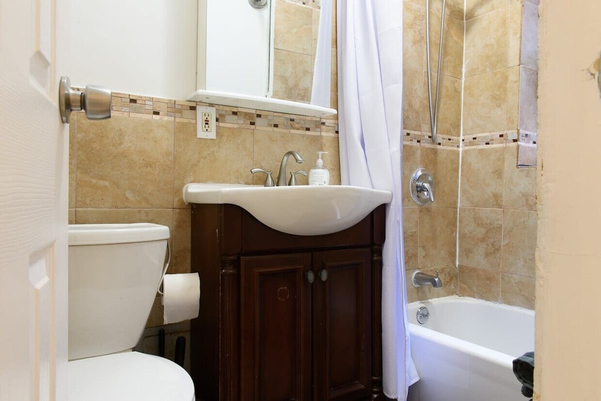 Primary Photo - 428-430-430 W 47th St