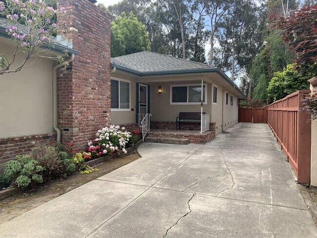 Foto del edificio - 4 br, 2.5 bath House - 983 Glen Drive