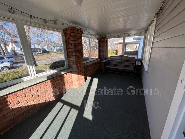 Foto del edificio - 6115 Ralston Ave