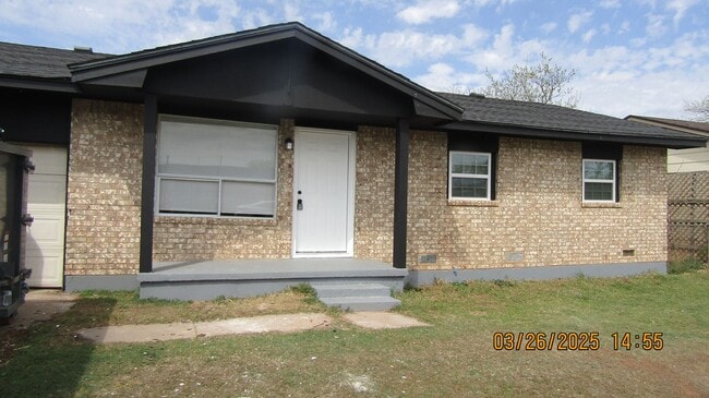Building Photo - Newly renovated! Pet Friendly!