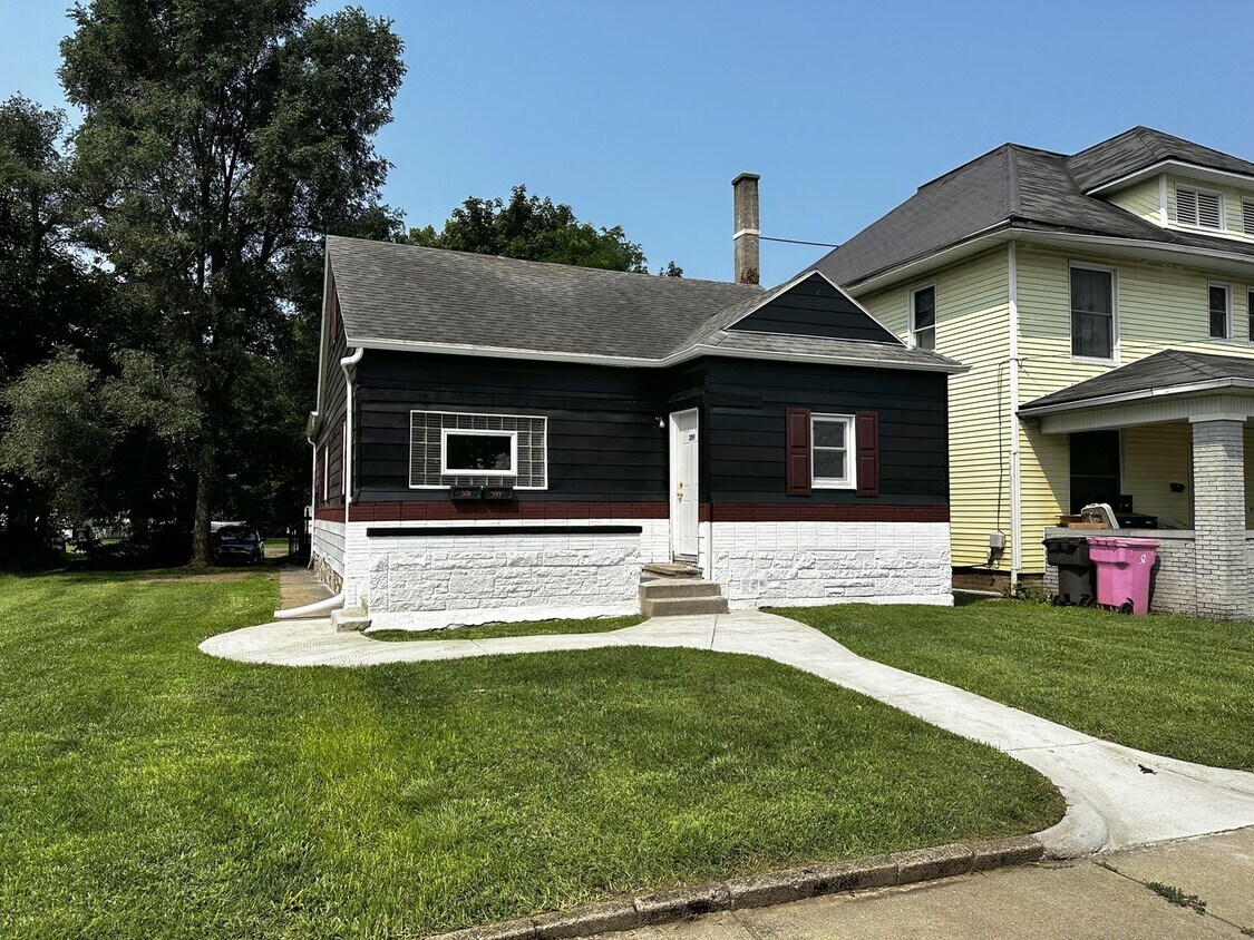 Primary Photo - Totally Updated and Renovated 2 Bedroom Ho...