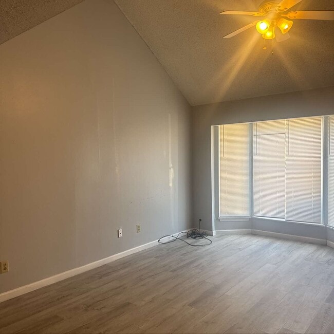 Foto del edificio - 501 Kennon Ln