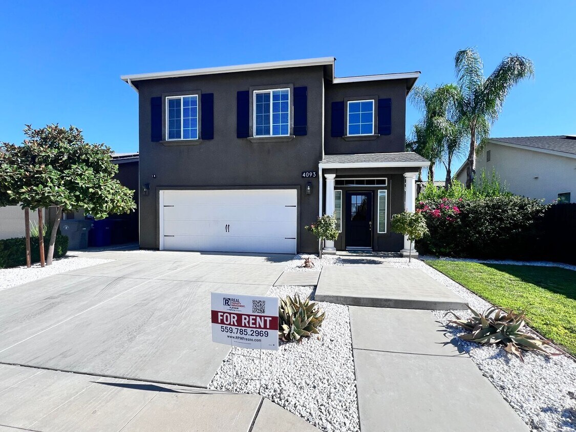 Foto principal - $2,795 Leonard & Gettysburg, 3 Bedroom 2.5...