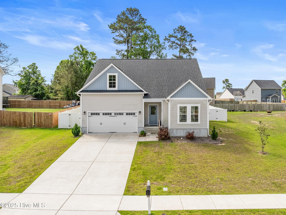 Primary Photo - 151 Broadleaf Dr