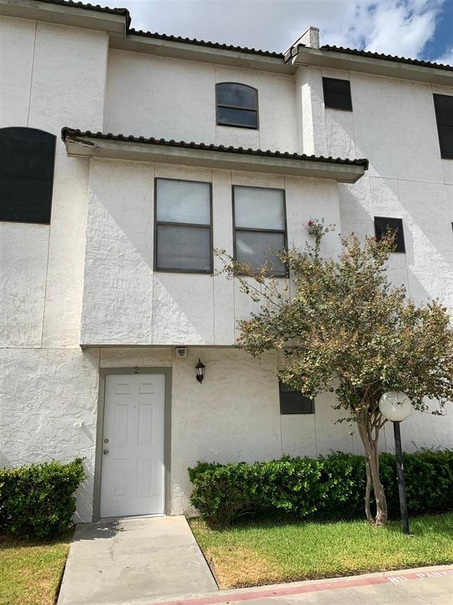 100 W Village Blvd Unit 2, Laredo, TX 78041 Condo for Rent in Laredo
