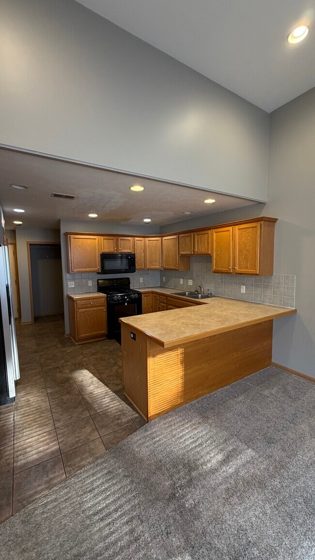 Foto del edificio - 2456-2456 Millview